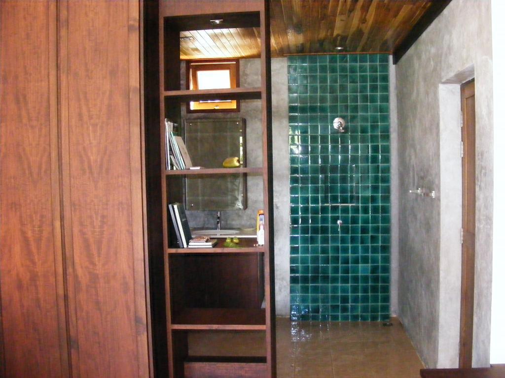 Baan Banyan Villa, Wood House Short Walk To Mae Nam Beach Exterior photo
