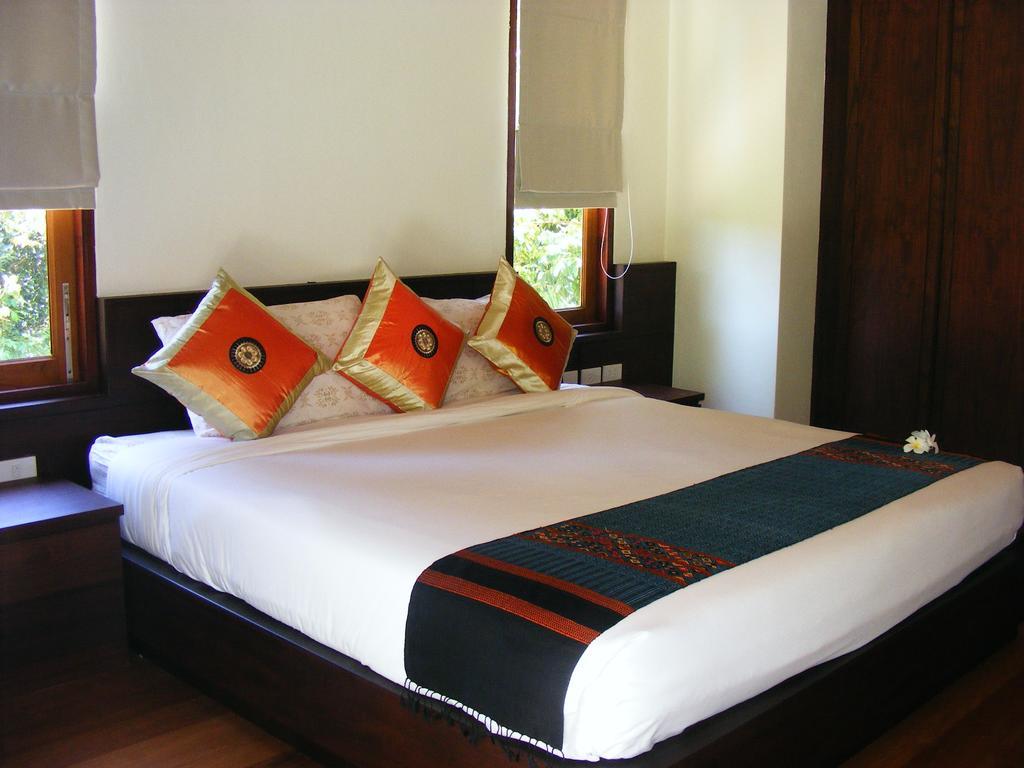 Baan Banyan Villa, Wood House Short Walk To Mae Nam Beach Exterior photo